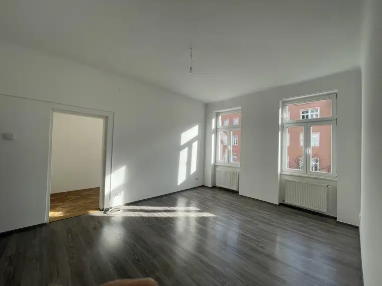 Wunderschöne Altbau 2-ZIMMERWOHNUNG
