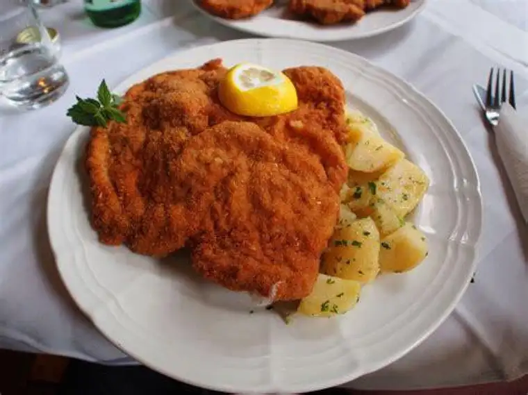 Gut frequentierte Gastronomiebetrieb inkl. Cocktailbar nähe Bürger King - Mietvertrag unbefristet ab sofort zu haben!