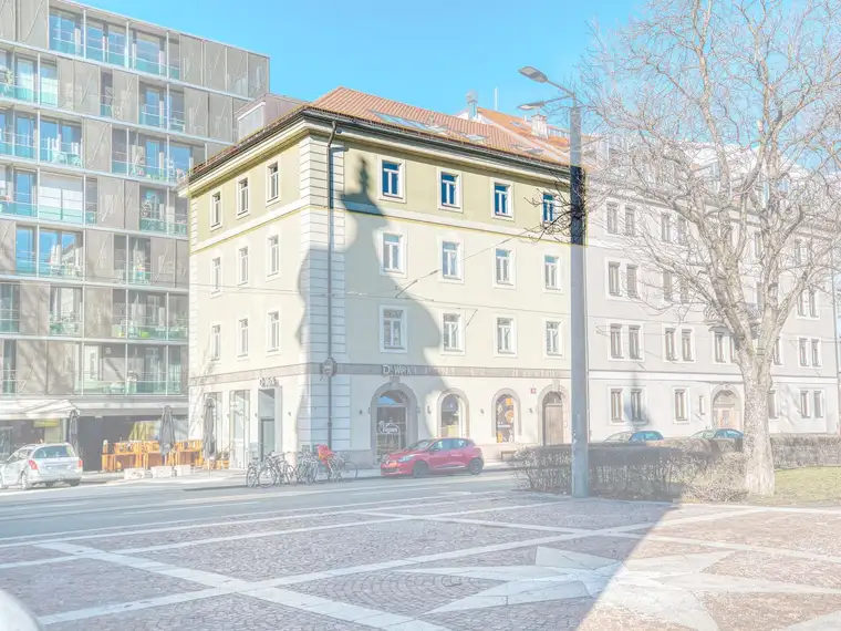 Sonnige 4-5 Zimmer Wohnung in zentraler Lage mit Innenhof Loggia und 2 TG Stp.