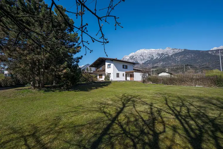 Einfamilienhaus mit großem Grundstück
