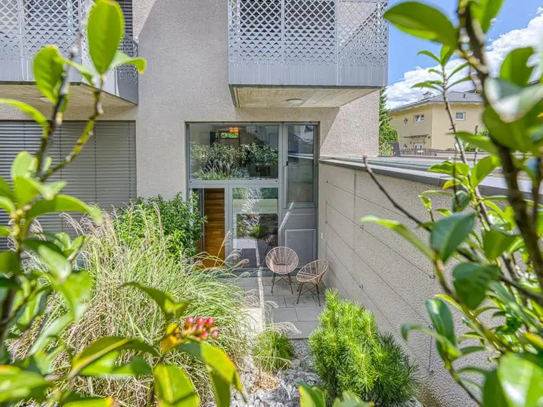 Charmante 2-Zimmer-Souterrainwohnung mit Garten und Terrassen