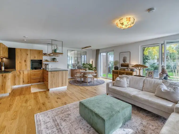 Exklusive 4-Zimmer-Wohnung Bj. 2024 mit 385 m² Privatgarten