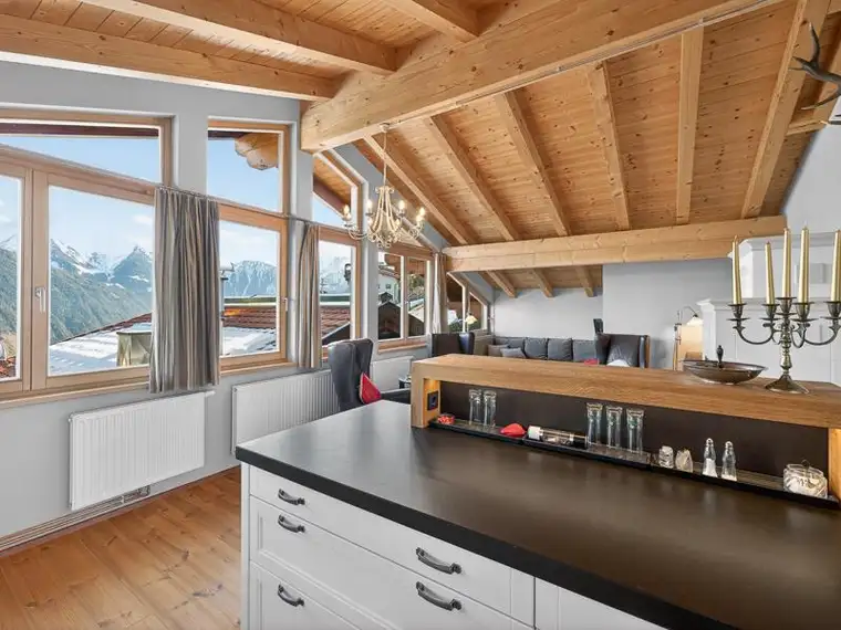 Eigenständiges Chalet auf Grundstück mit nur zwei Nachbarhäusern