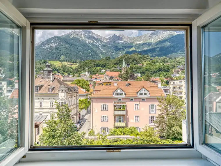 Penthouse mit rundum Blick im Zentrum (Lift möglich)