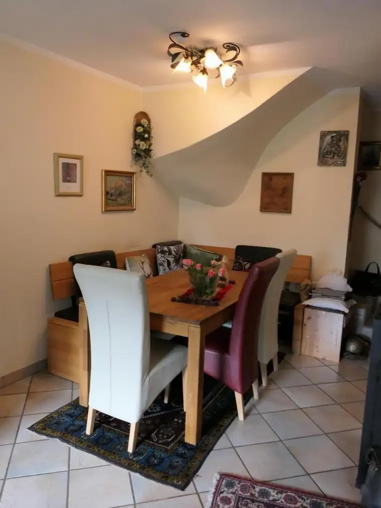 Für Geldanleger: Verkaufe 3-Zimmerwohnung mit Balkon und Wohnrecht 