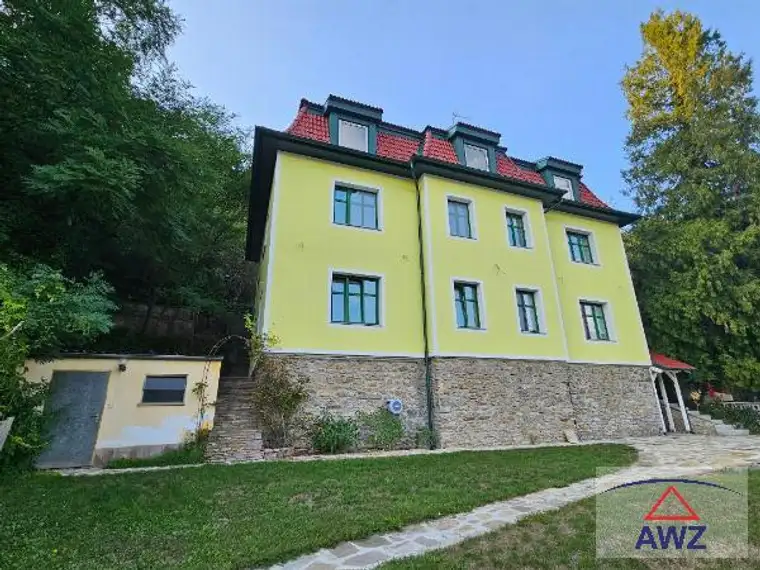 MEHRPARTEIENHAUS mit 5 WOHNUNGEN zu verkaufen!