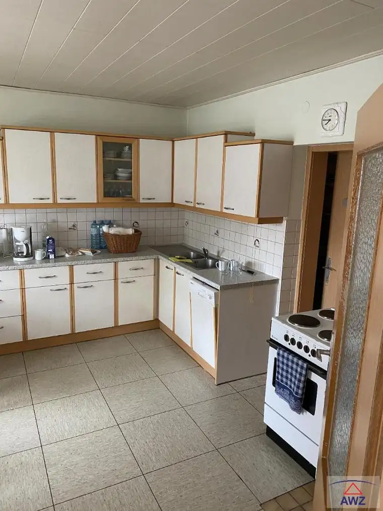 Wohnhaus mit Nebengebäuden und Grund!