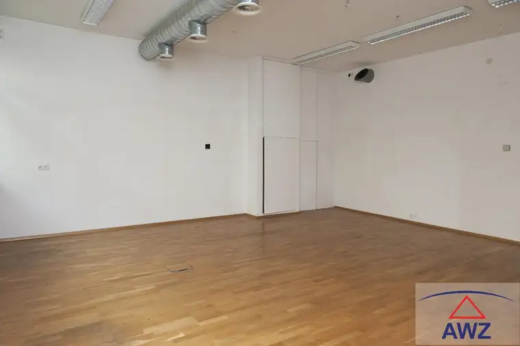 Altbauflair: ca. 61 m² Bürofläche!
