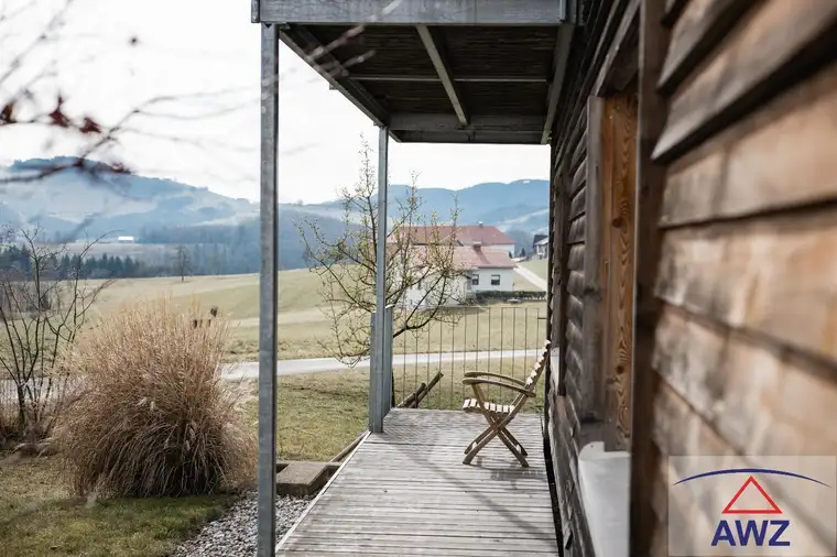 Großes Wohnhaus mit traumhaftem Ausblick in stadtnaher Naturlage!