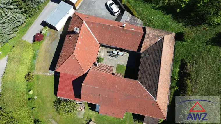 Netter Vierkanter: Bauernhaus in Ortsrandlage!