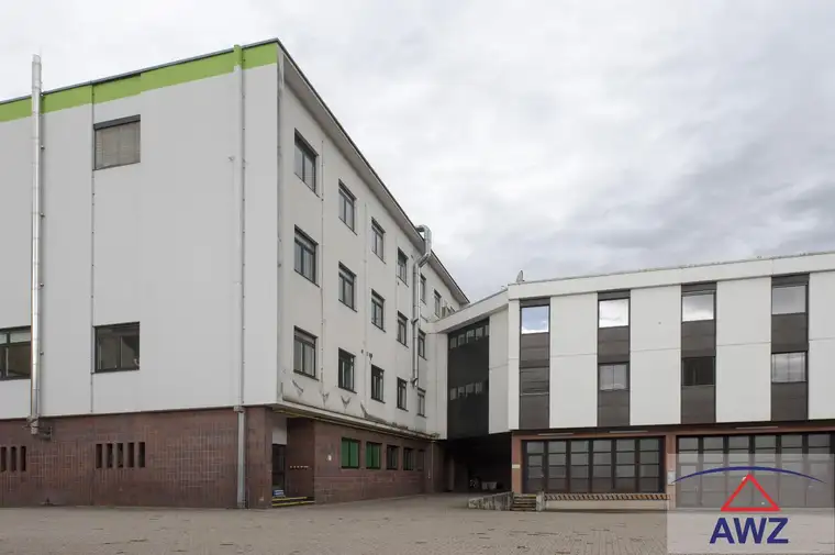Großzügige Gewerbefläche im Altbau: Perfekt für Praxis, Therapie oder Einzelhandel!