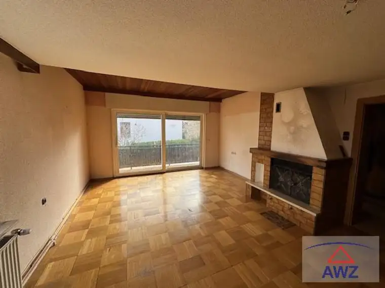 Günstiges, größeres Wohnhaus mit Sanierungsbedarf!