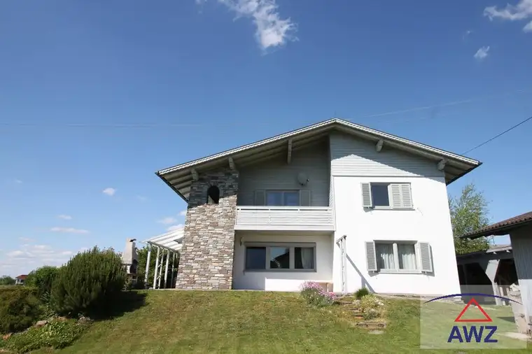 Geräumiges Einfamilienhaus mit schönem Grund! 