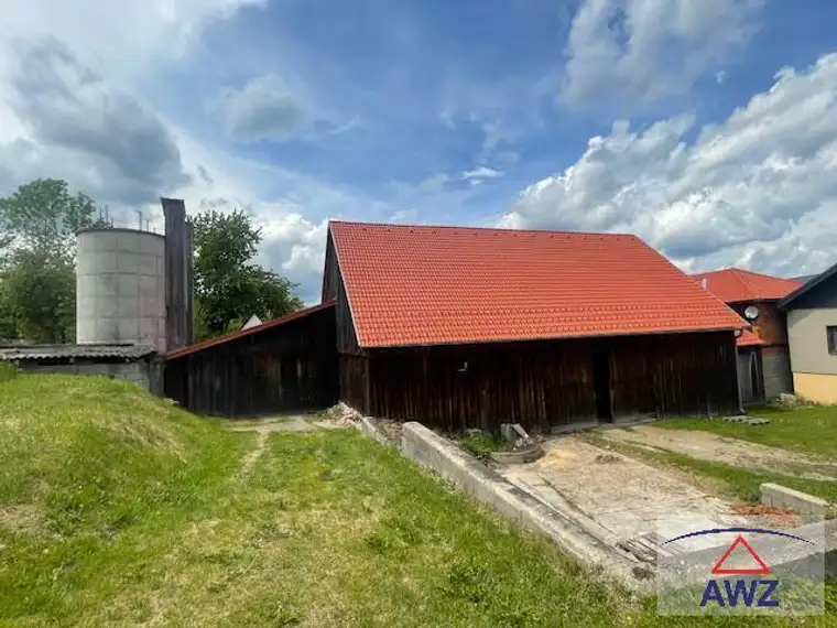 Vierkanthof mit zwei Wohneinheiten! Ideal für Pferdehaltung! 