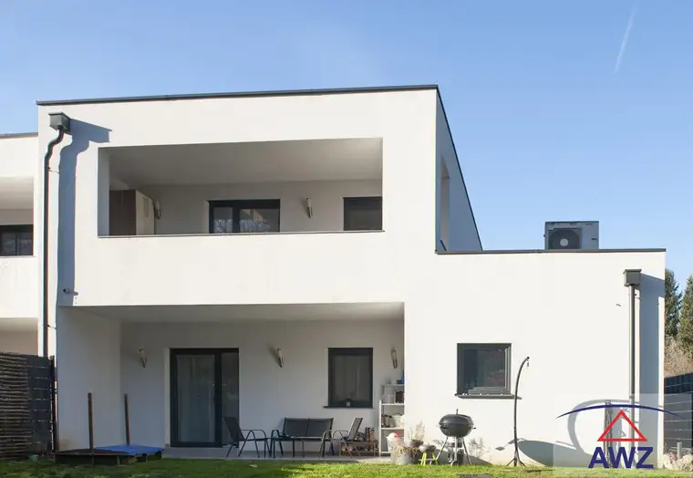 SIPBACHZELL: Neuwertige Doppelhaushälfte mit Garage in ruhiger und sonniger Lage zu verkaufen!