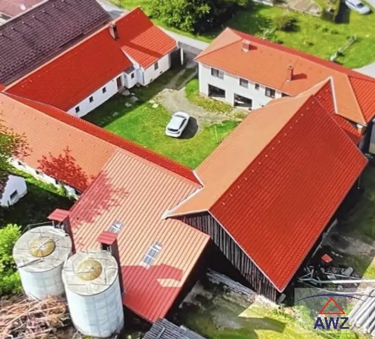 Vierkanthof mit zwei Wohneinheiten! Ideal für Pferdehaltung! 