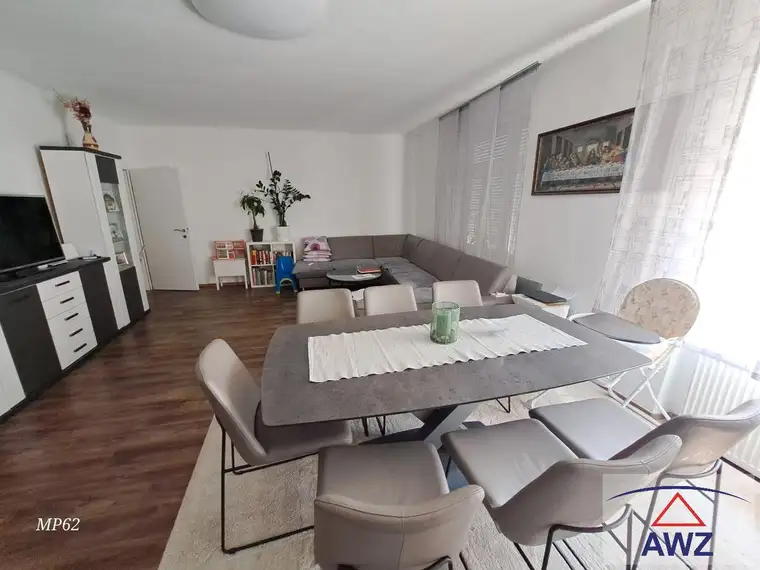 Helle 4-Zimmer-Wohnung auch als WG geeignet! 