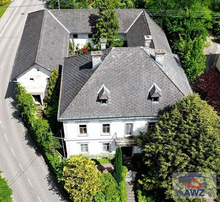 Gründerzeitliches Anwesen mit paradiesischen Gärten - mitten im Dorf!