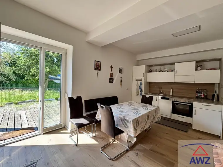 Neuwertige 2-Zimmer-Wohnung mit großer Terrasse und eigenem Eingang in St. Georgen im Attergau!