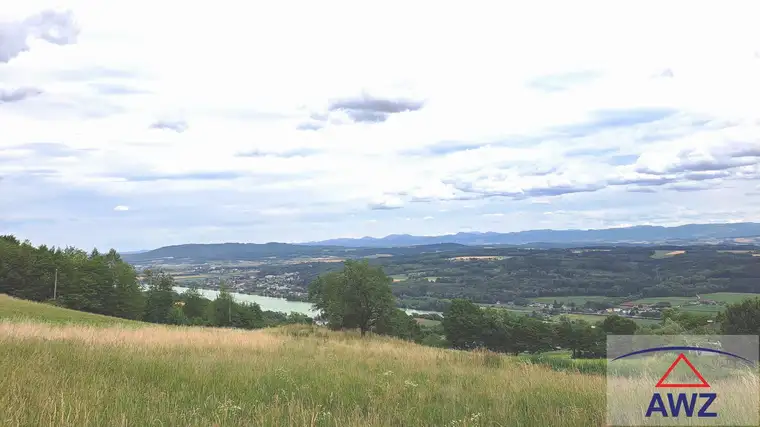 Bauernhof mit Wald und Wiese und tollem Ausblick!