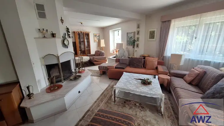 NEUER PREIS: Großzügiges Wohnhaus mit Nebengebäuden!