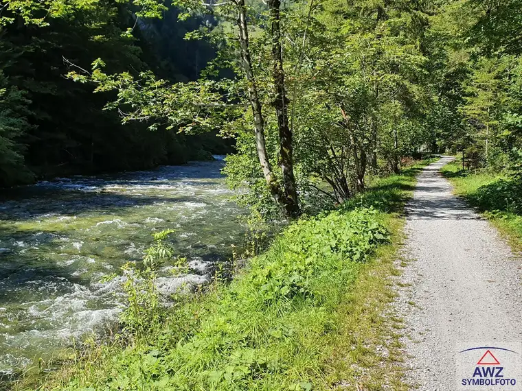 Am Ende der Straße ist der Anfang ihres Traumes!