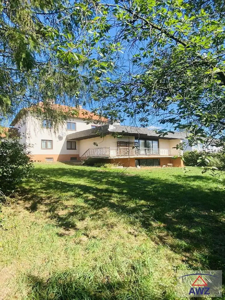 Traumhaftes, großes Grundstück mit Projekt! Ca. 1800 m²!