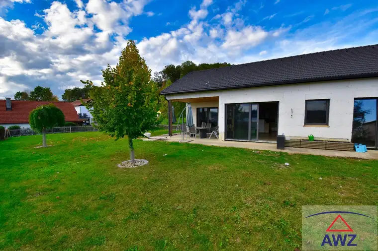 Wunderschöner Bungalow mit großem Garten in ruhiger Aussichtslage!