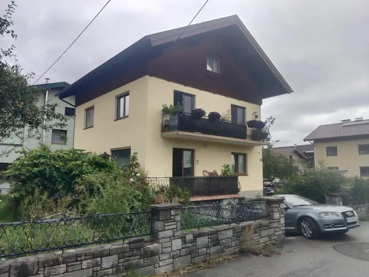 Helle 2,5-Zimmer-Wohnung mit Balkon und Gartenanteil in ruhiger Lage