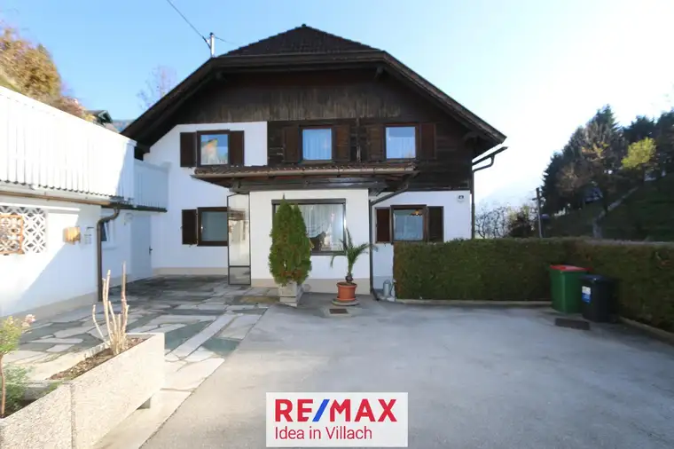 Ein- Zweifamilienhaus mit Einliegerwohnung Garage und 3 Carport