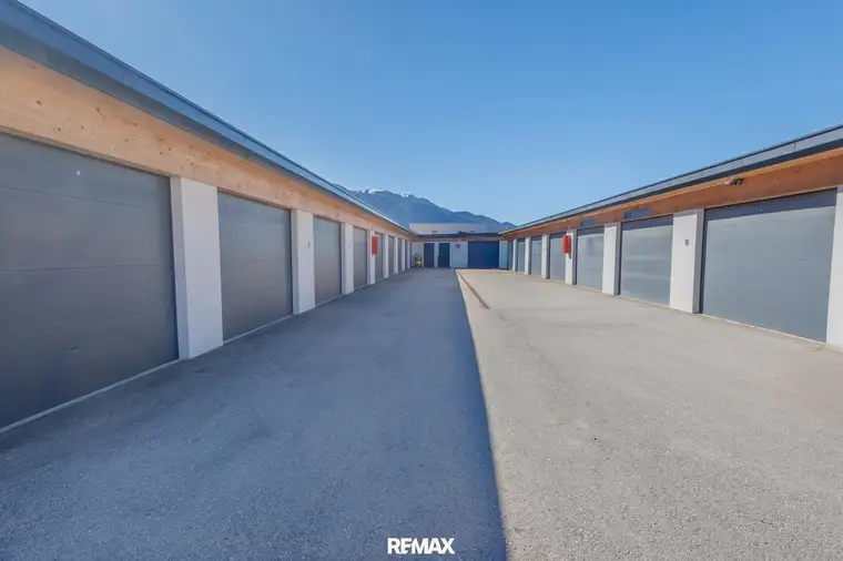 Garagenpark mit 12 KW Photovoltaikanlage