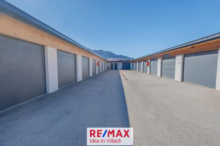 Garagenpark mit 12 KW Photovoltaikanlage