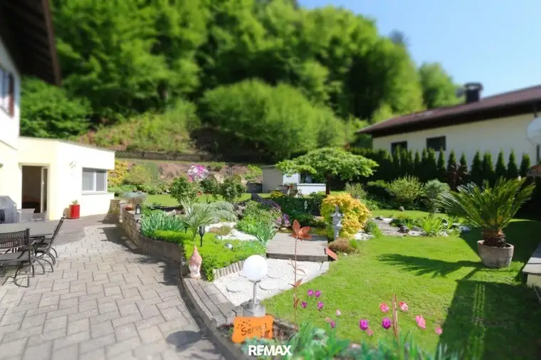 Großräumige Erdgeschosswohnung mit fantastischem Garten