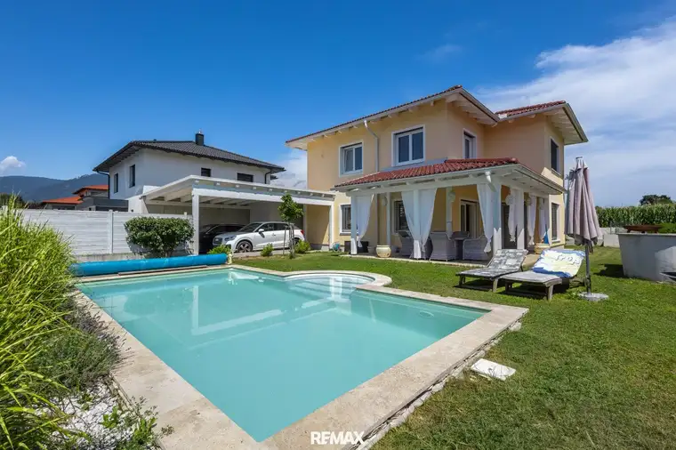 Einfamilienhaus mit Pool in Top Lage