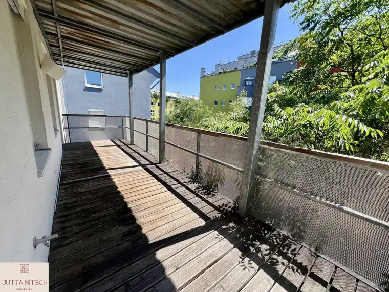 Lichtdurchflutete 4-Zimmerwohnung mit hofseitigem Balkon mit Grünblick - 1030 Wien