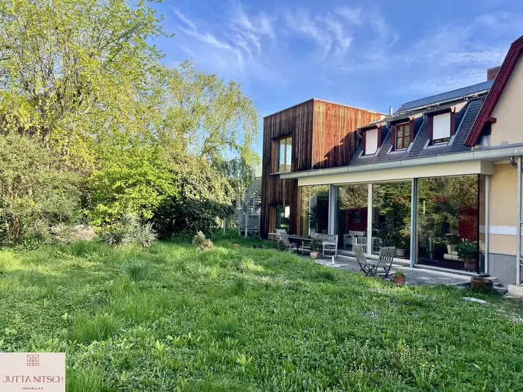 Wohntraum in Baden - teilbare Liegenschaft mit einem großen Naturgarten und Schwimmteich