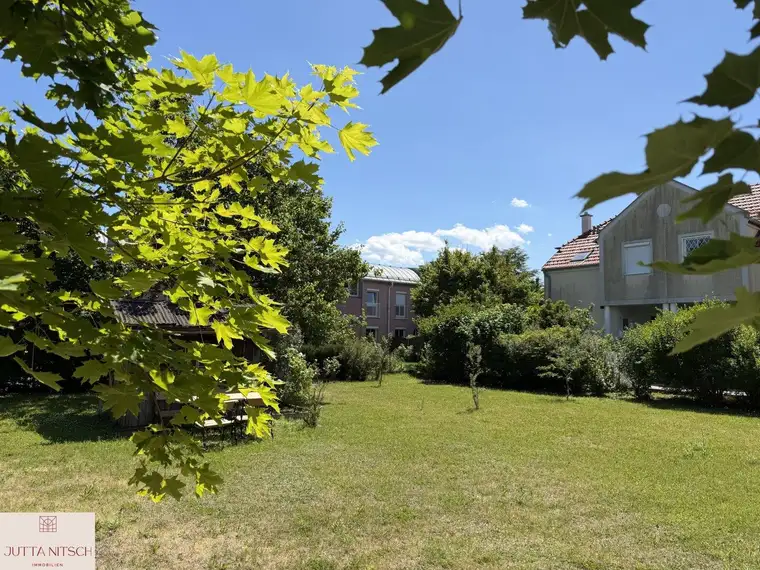 Ebenes, zentrales Sonnengrundstück in Baden