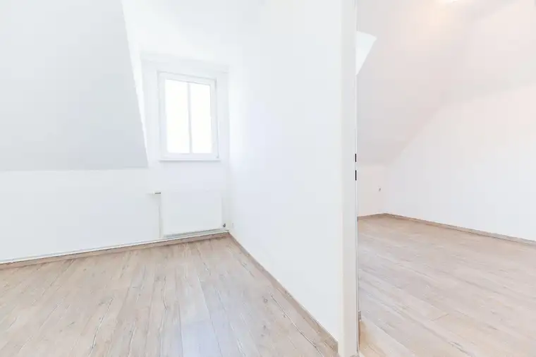 AB 01. JULI VERFÜGBAR I TOPLAGE BEI FH JOANNEUM I BIM FAST VOR DER TÜR I RUHIGE LETZTE ETAGE MIT LIFT I EIGENES KELLERABTEIL I HAUSTIERE ERLAUBT I MODERN UND FRISCH SANIERT I BEZUG AB SOFORT I