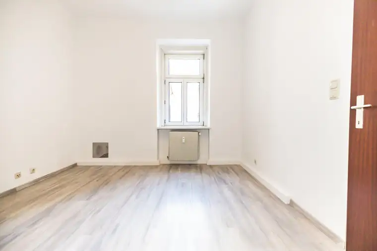 * AUGARTEN * I 8010 JAKOMINI I SEHR RUHIG I SINGLE-WHG I 2. STOCK I HAUSTIERE WILLKOMMEN I AB SOFORT I DUSCHE I MODERNE KÜCHE I AB SOFORT VERFÜGBAR I