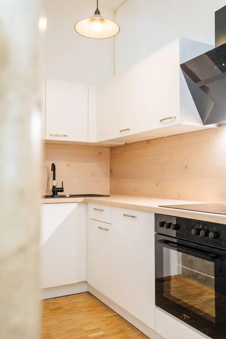 NEUE KÜCHE I *XXL TERRASSE* I HAUPTPLATZ I SEHR HELL I TOP LAGE I BADEWANNE I WG GEEIGNET I HAUSTIERE HERZLICH WILLKOMMEN I AB SOFORT I PROJEKT WOHNEN