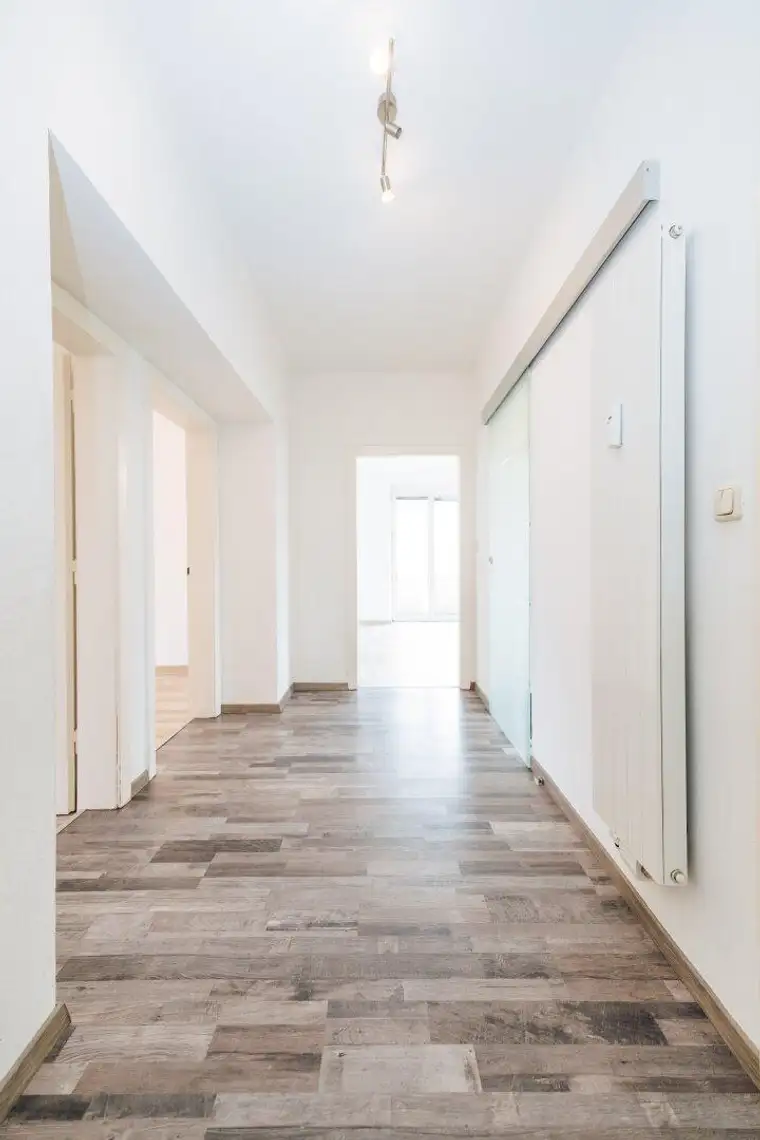 *MODERN SANIERT* I BALKON I ZENTRALE LAGE I CARPORT OPTIONAL I HAUSTIERE WILLKOMMEN I BODENEBENE DUSCHE I WG TAUGLICH I AB SOFORT VERFÜGBAR I PROJEKT WOHNEN I