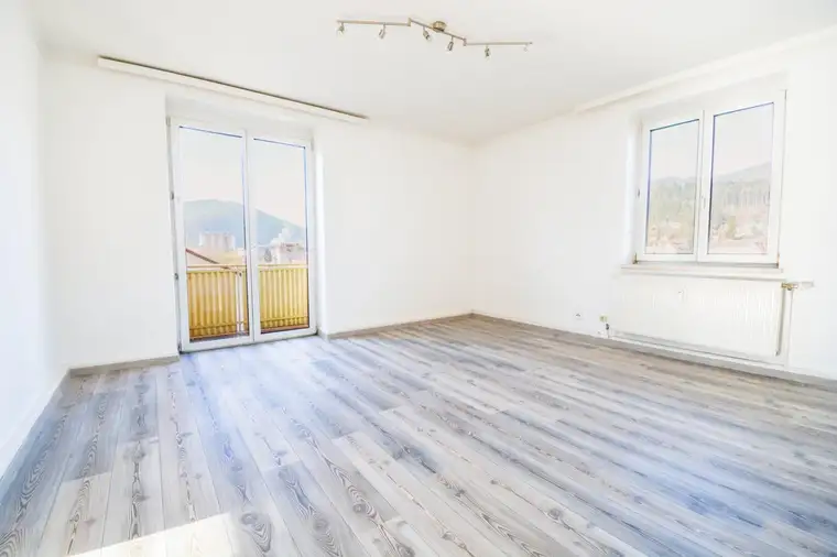 AB SOFORT VERFÜGBAR I *MODERN SANIERT* I ZENTRALE LAGE I BALKON I CARPORT OPTIONAL I HAUSTIERE WILLKOMMEN I DUSCHE I WG TAUGLICH I PROJEKT WOHNEN I