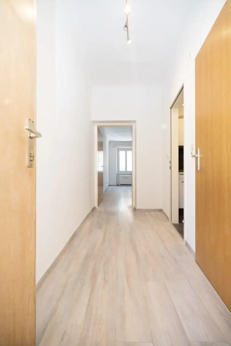 JAKOMINIPLATZ – TOP LAGE IN GRAZ I RENOVIERT I MODERNE KÜCHE I HAUSTIERE WILLKOMMEN I STILLVOLLES BAD MIT DUSCHE I RUHIGES WOHNEN I I AB SOFORT I
