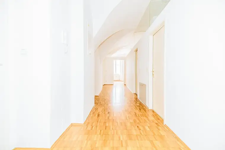 *AB 01.07.* I XL-TERRASSE I TOP-KÜCHE I MODERN SANIERT I SEHR HELL &amp; RUHIG I BADEWANNE I WG TAUGLICH I LICHTDURCHFLUTET I SEHR ZENTRALE LAGE AM STADTPARK I