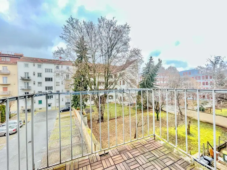 *AB 1.JUNI* I BALKON I HAUPTBAHNHOF I WG TAUGLICH I MODERN SANIERT I TOP-LAGE I HAUSTIERE WILLKOMMEN I BADEWANNE I PARKPLATZ I SEHR HELL I TOLLE KÜCHE I ABSTELLRAUM I