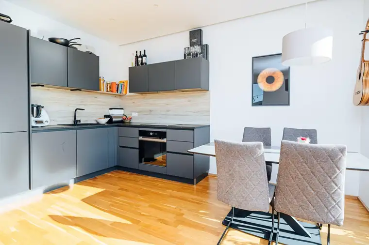 STYLISCHES PENTHOUSE I SMART-LIVING I KLIMA I SONNENTERRASSE I OFFENE DESIGN-KÜCHE I ELEGANTES BAD MIT REGENDUSCHE I