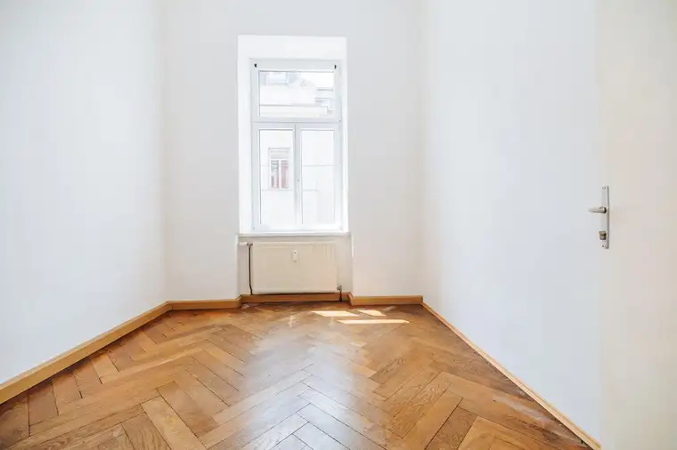 AB SOFORT VERFÜGBAR I ALTBAU MIT CHARME I TOP LAGE I WG-TAUGLICH I LIFT I HAUSTIERE ERLAUBT I KUNSTHAUS / SÜDTIROLERPLATZ I PROJEKT WOHNEN