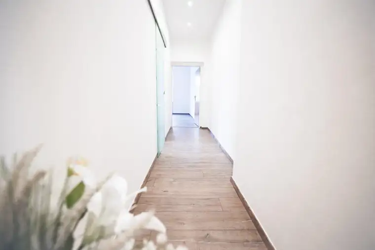 AB SOFORT I MODERN SANIERT I TOPLAGE GEGENÜBER FH JOANNEUM I STRASSENBAHN IN GEHWEITE I 1. ETAGE I DUSCHE I EIGENES KELLERABTEIL I HAUSTIERE ERLAUBT I