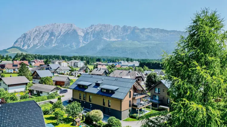 GARTENWOHNUNG I EXKLUSIVER NEUBAU I TIEFGARAGE I STILVOLLES ALPENIDYLL MIT GRIMMING BLICK I PROVISIONSFREI I AB SOFORT I TOURISTISCHE VERMIETUNG I PROJEKT ALPINE SUITE SPOT I