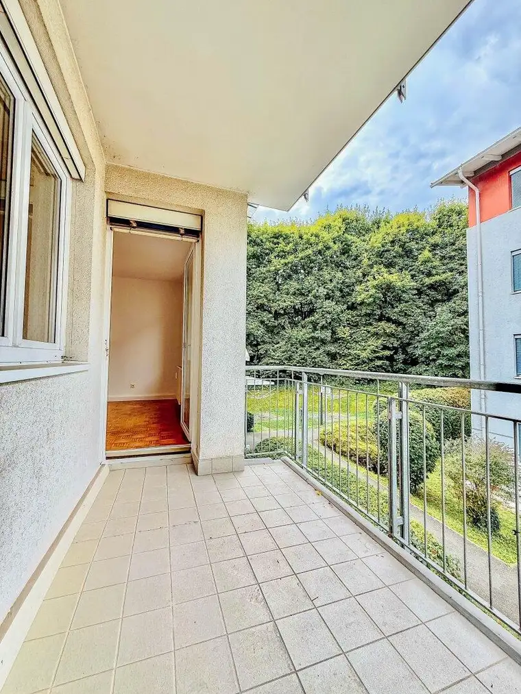 LOGGIA I LICHTDURCHFLUTET I PARKETT I ABSOLUTE RUHELAGE I BADEWANNE I AB SOFORT I PROJEKT WOHNEN I